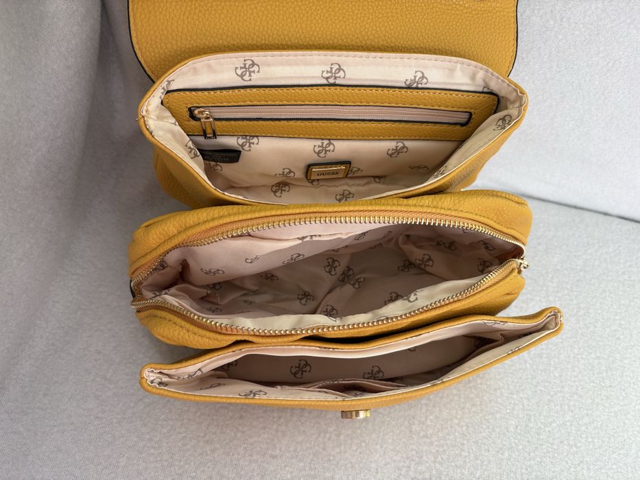 Дамска чанта Guess