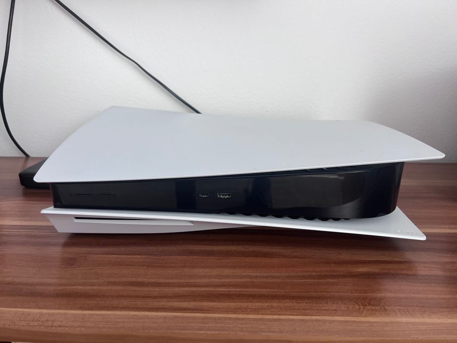 Продавам PlayStation 5
