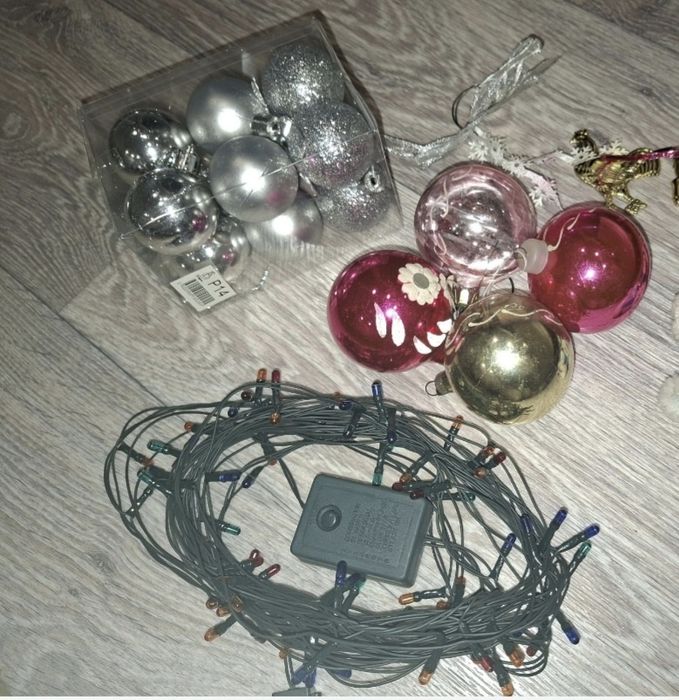 Продам на елку гирлянду игрушки