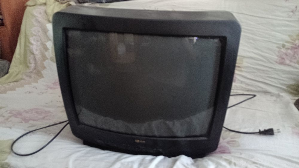 Продам телевизор на детали