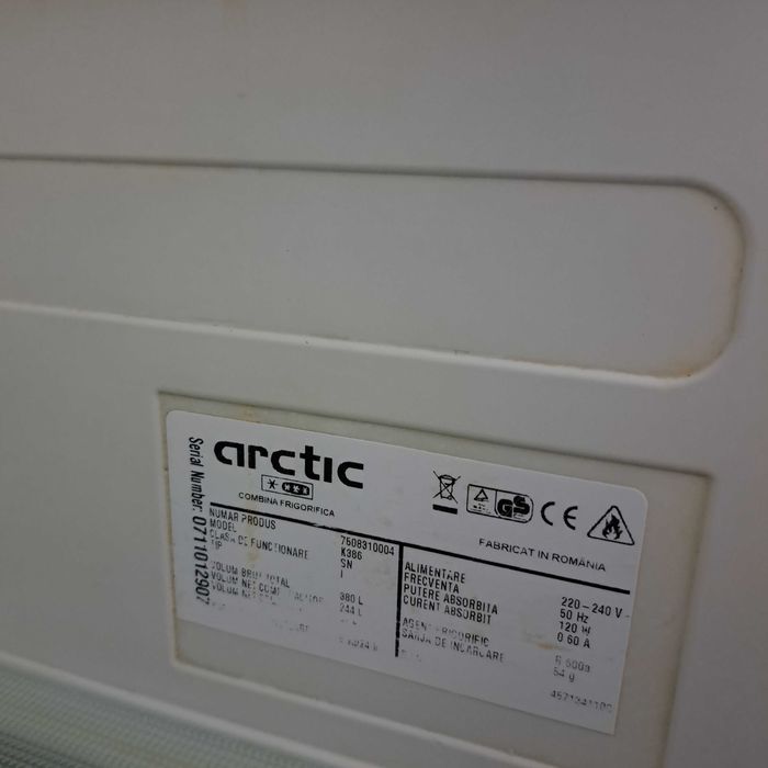 Combina frigorifica Arctic.