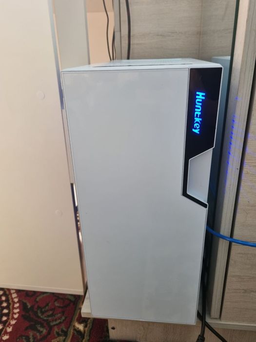 Продаётся мощный компьютер с монитором