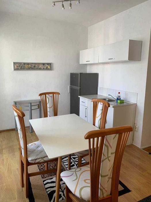 Дава се под наем Двустаен апартамент в Бургас, Лазур - 70 кв.м за 331.5 € - Снимка #1