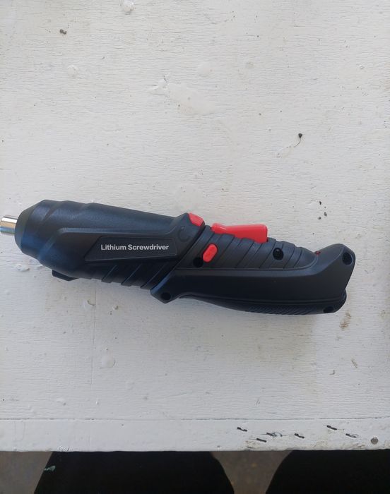 Продавам BOSCH PSR 1200 и две електрически отвертки