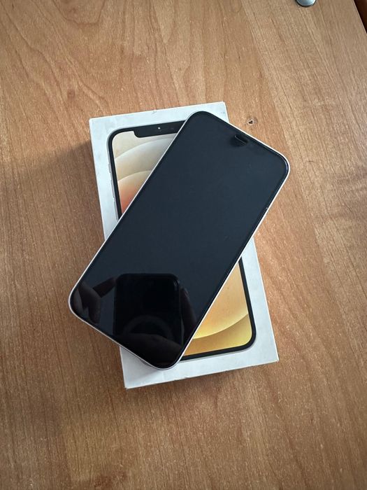 Продам айфон 12 идеал