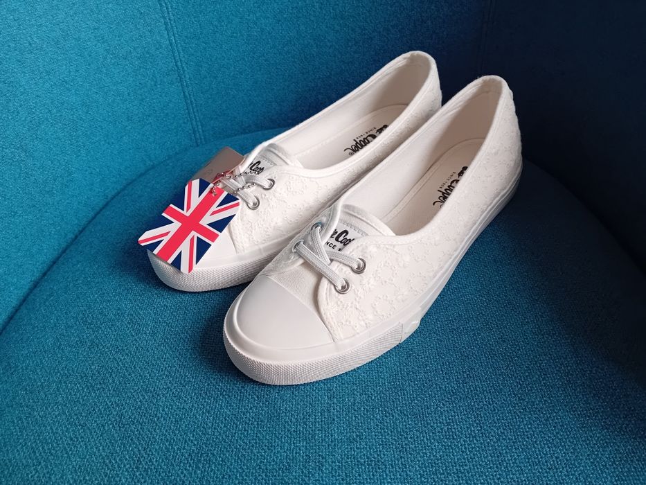 Чисто нови кецове Lee Cooper.