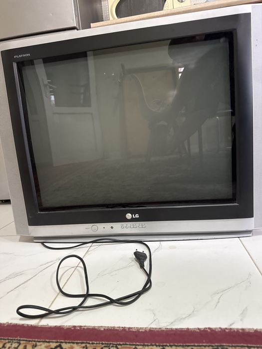 Телевизор LG 72 см