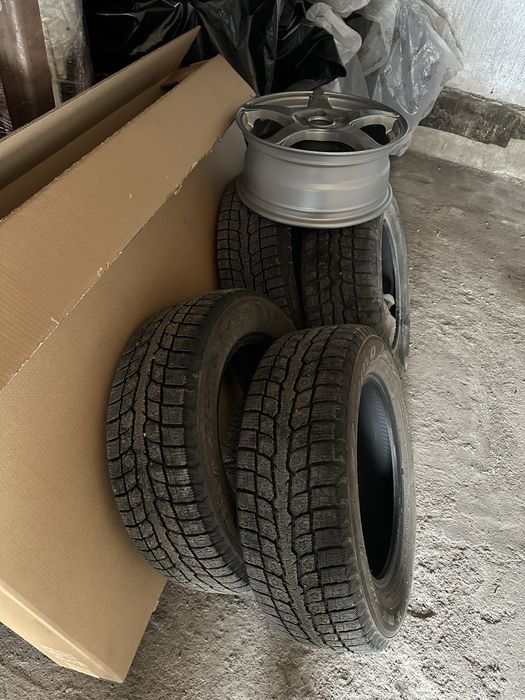 Диски с зимними шинами (липучка)