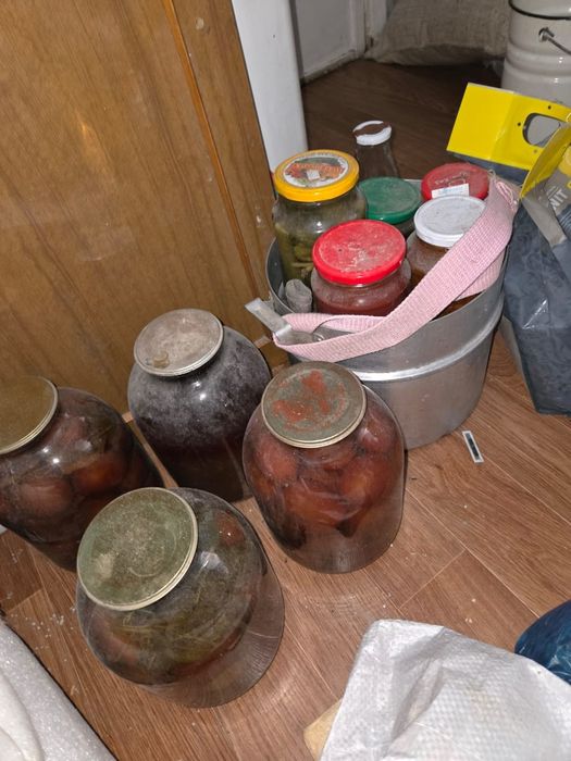 Соленья, консервы, просроченные. стеклотара