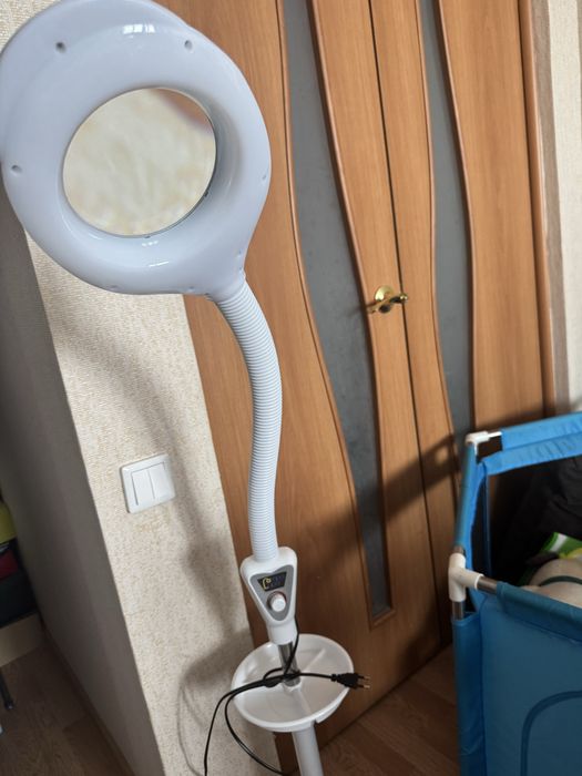 Лампа-лупа косметологическая