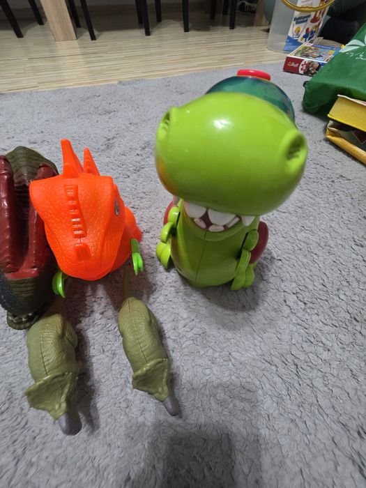 Lot dinozauri cu sunete si lumini