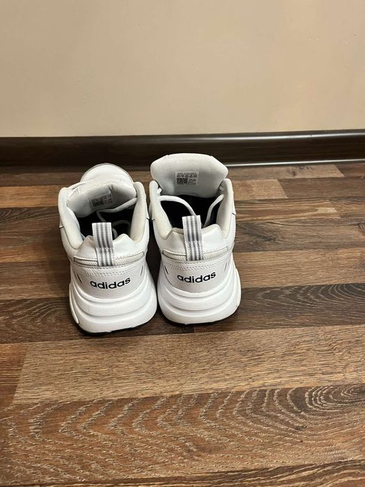 Маратонки адидас