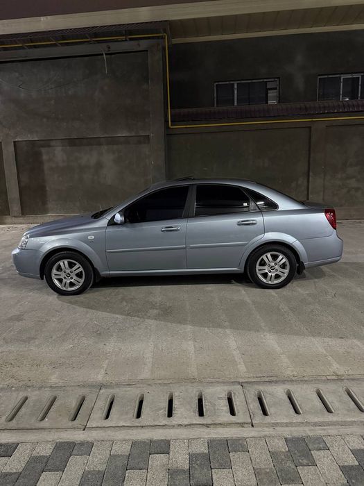 Lasetti 1.6 avtomat, 2013 yil srochna