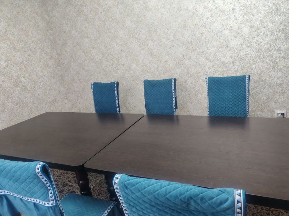 Продам б/у стол и стулья