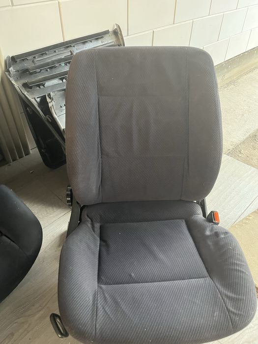 Комплект автомобильных кресел