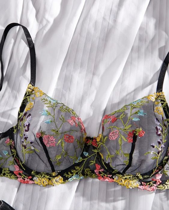 набор нижнего белья новый!