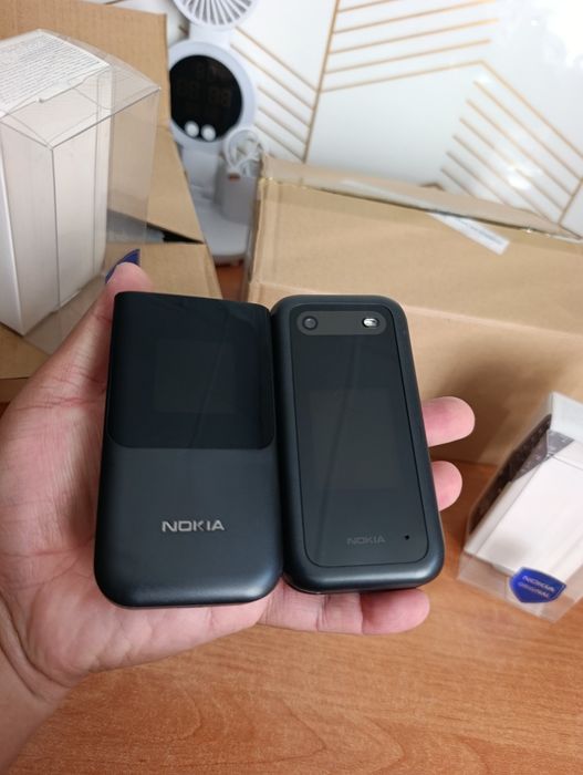 Nokia 2720 Flip раскладной телефон