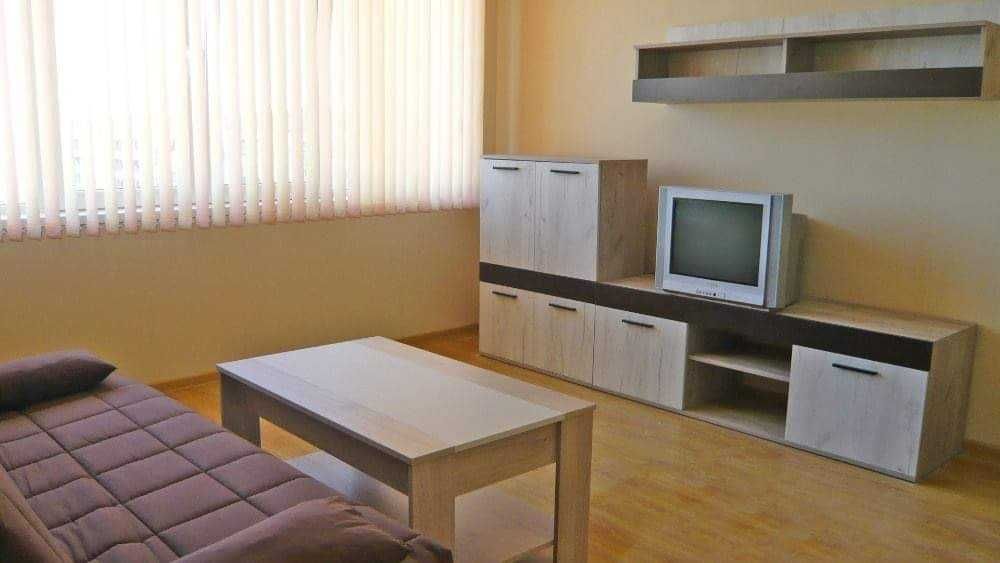 Дава се под наем Двустаен апартамент в Добрич, Център - 65 кв.м за 326.4 € - Снимка #1