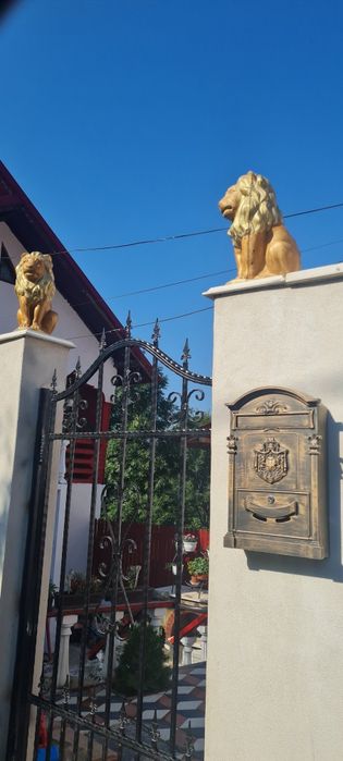 Vultur din beton/ornamente stalpi gard