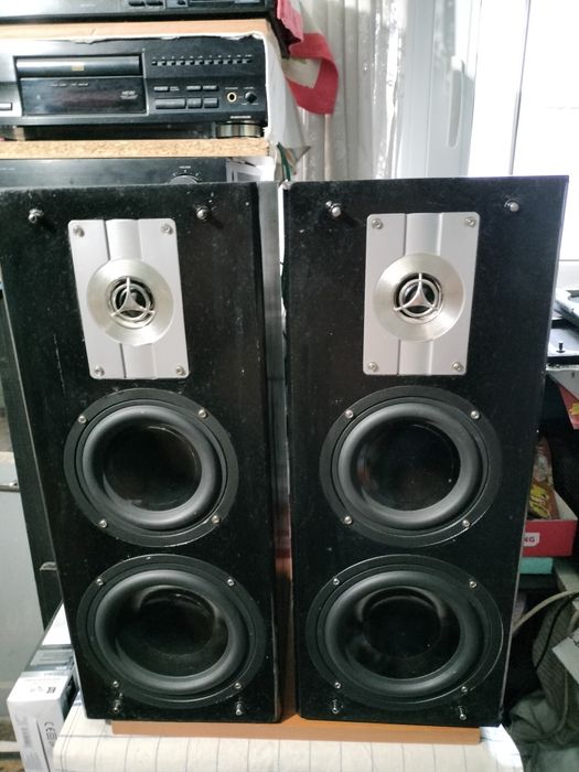 Boxe / amplificatoare / sisteme audio.