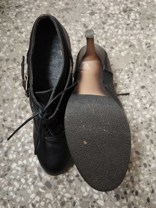 Обувки на среден ток