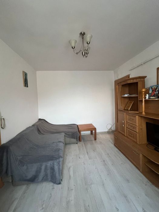 Vând apartament semidecomandat