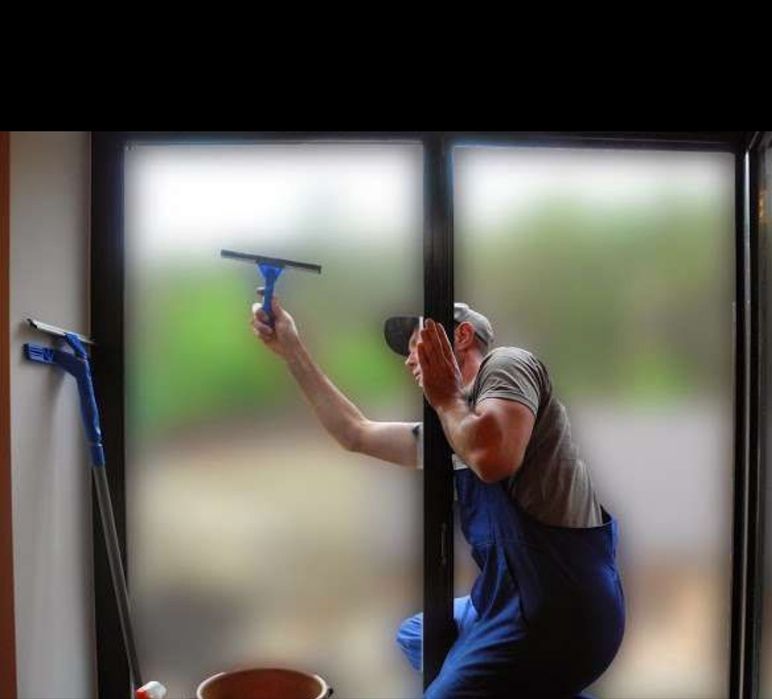 Моем окна двери и фасады ! Качественно и быстро