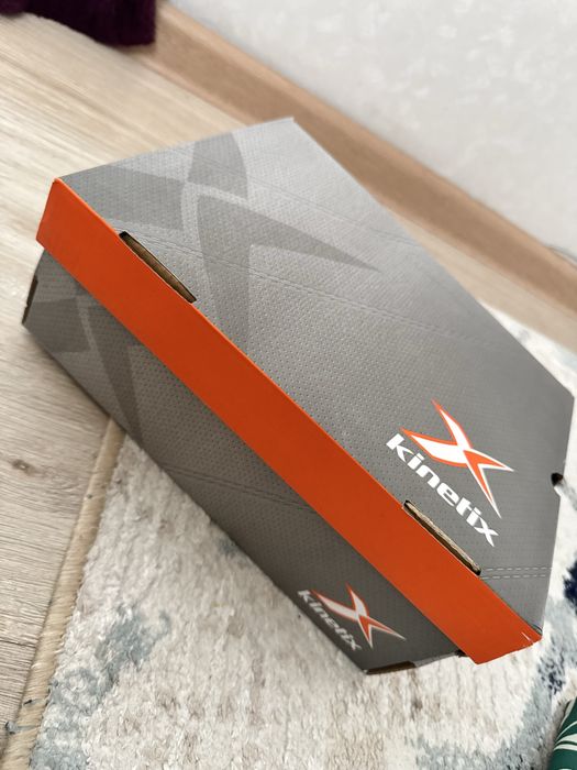 Продам кроссовки Kinetix