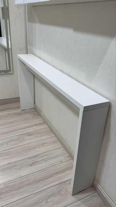 Настенная полка и консольный стол