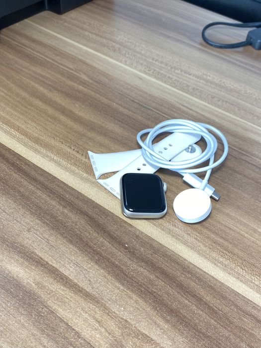 Apple Watch Seria SE 2nd gen / 40 mm / Starlight