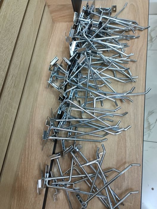 Telefon va aksessuarlar uchun vitrina sotiladi