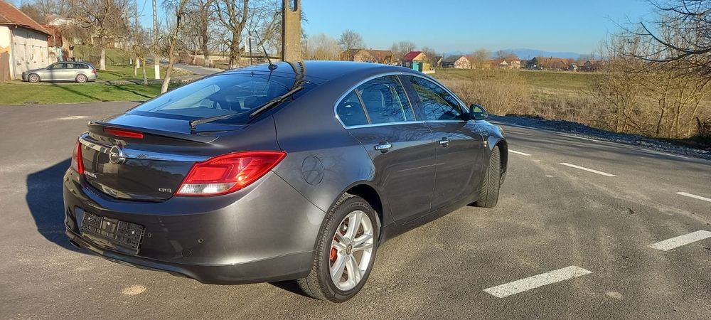 Opel insignia A .an 2011.Euro 5 A