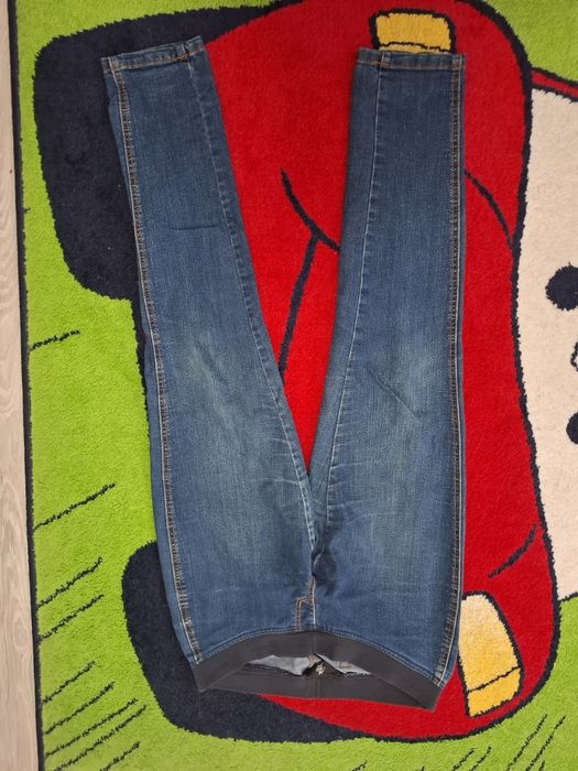 Pantaloni blugi de dama