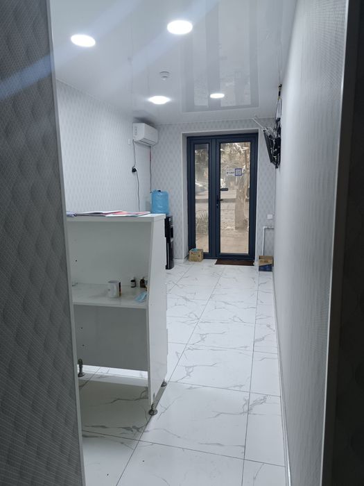 Максим горький 1- ЛИНИЯ СРОЧНО  продам нежилое помещение