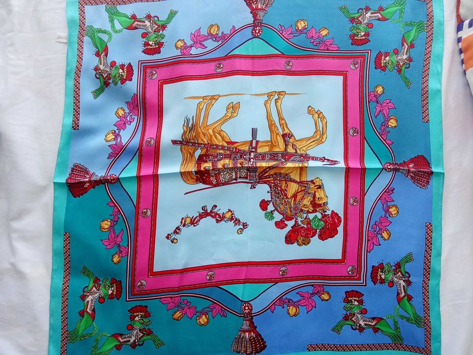 Нови копринени шалове 60/60 см - 5 евро.