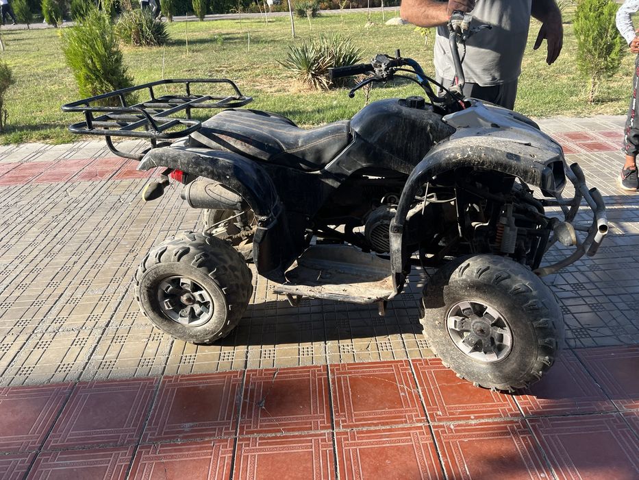 kvadiratsikil yurip turipdi