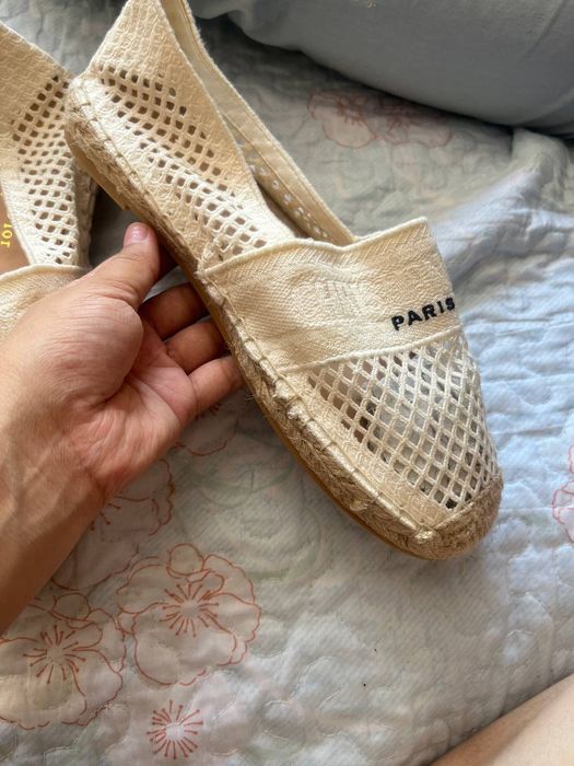 Dior oyoq kiyim sotiladi