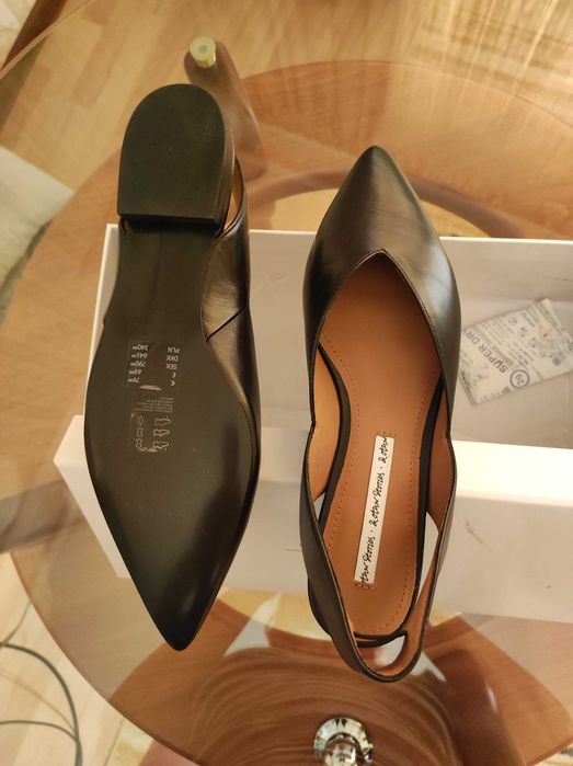 Продавам обувки & Other Stories.