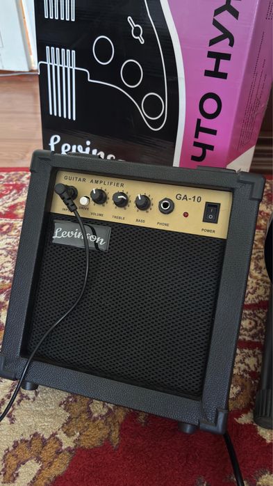 Электрогитара Levinson с набором