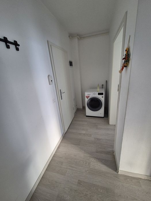 Garsonieră cu boxă și parcare