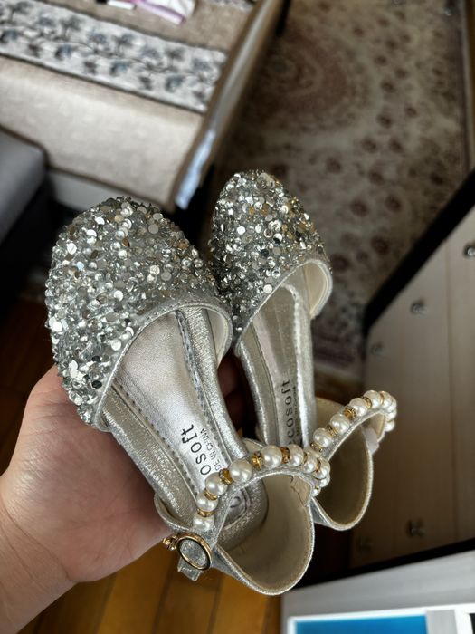 Продам детские туфельки