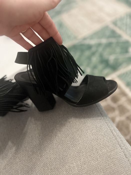 Pantofi cu toc, numarul 37