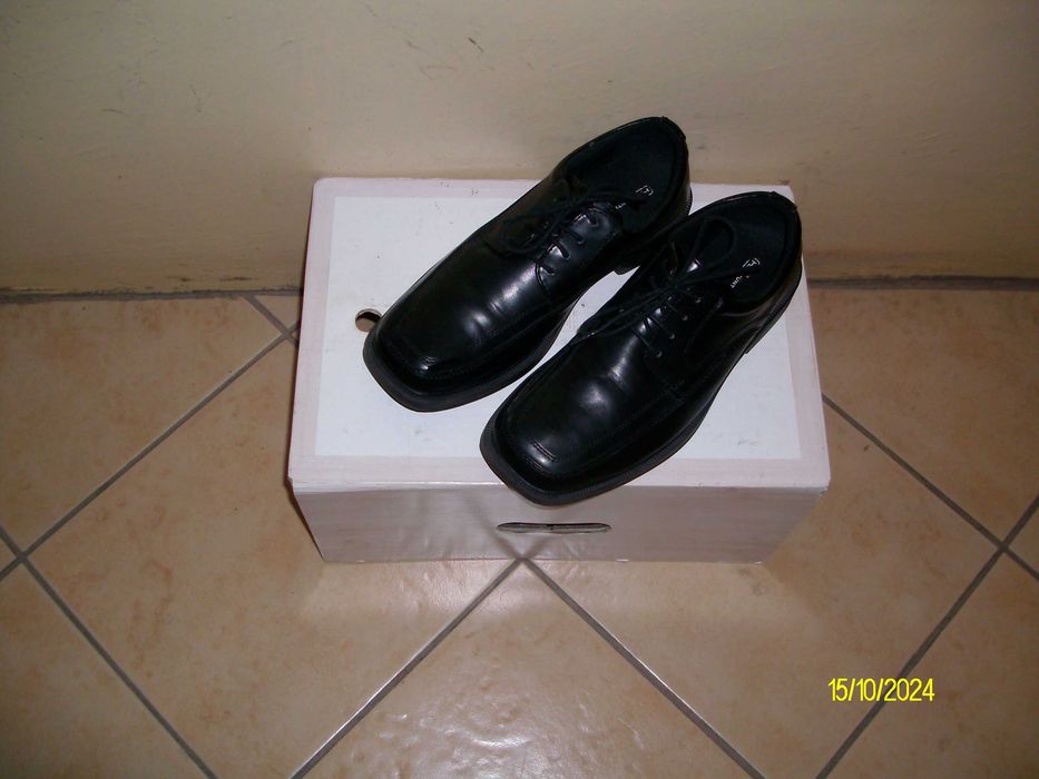 Продавам мъжки обувки номер 42