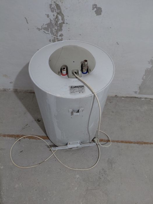 Аристон б/у 80литр продаются