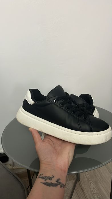 Adidasi baiat Zara