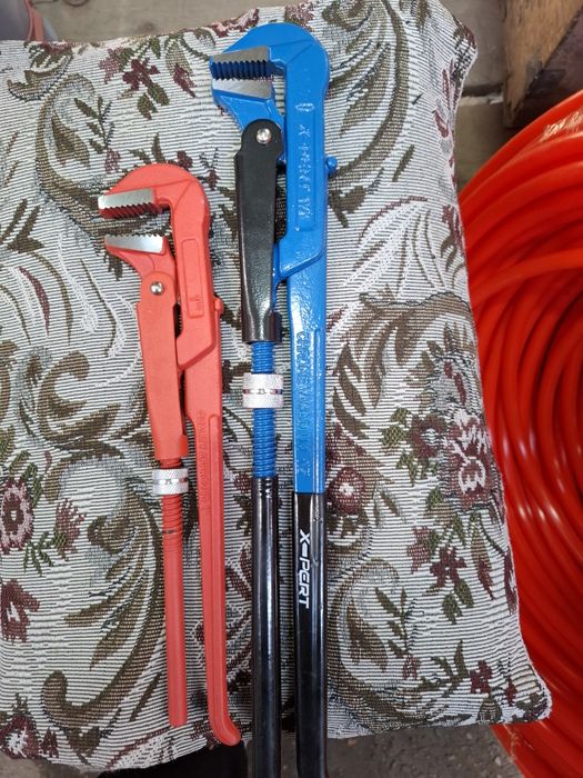 Газовые ключи 1 и 2  и 3 номер.