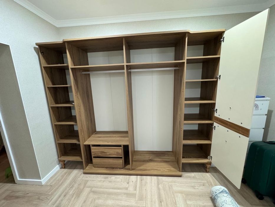 Продается спальный шкаф