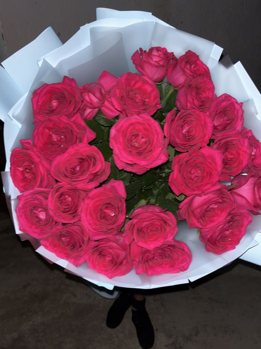 Продаю метровые  розы срочно