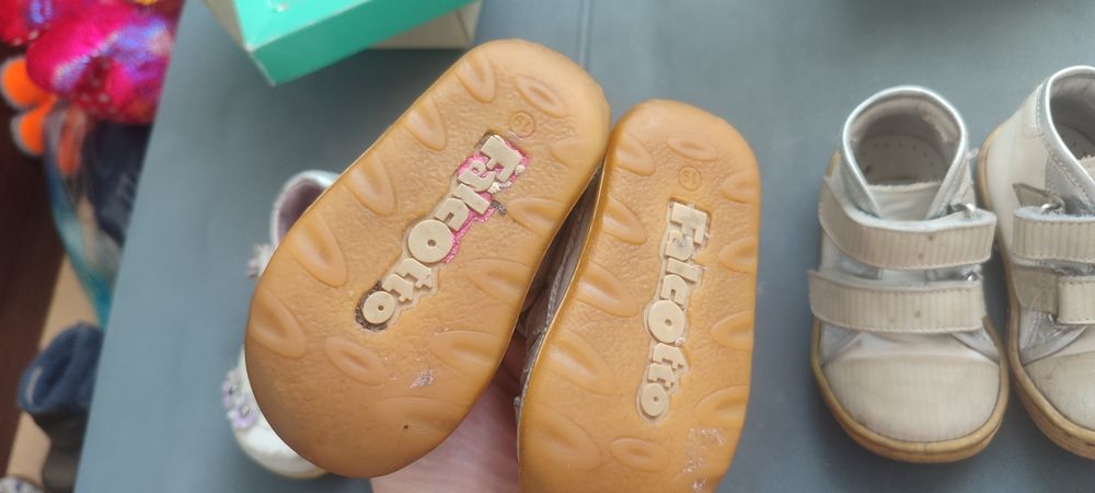 Продам обувь для девочки