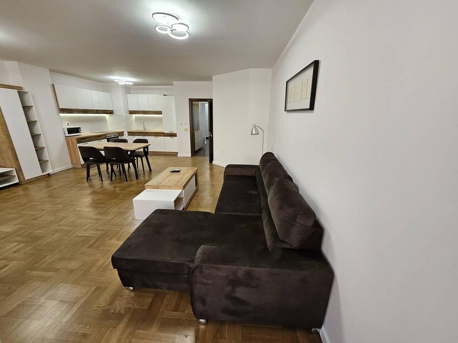 Тристаен апартамент под наем в Център